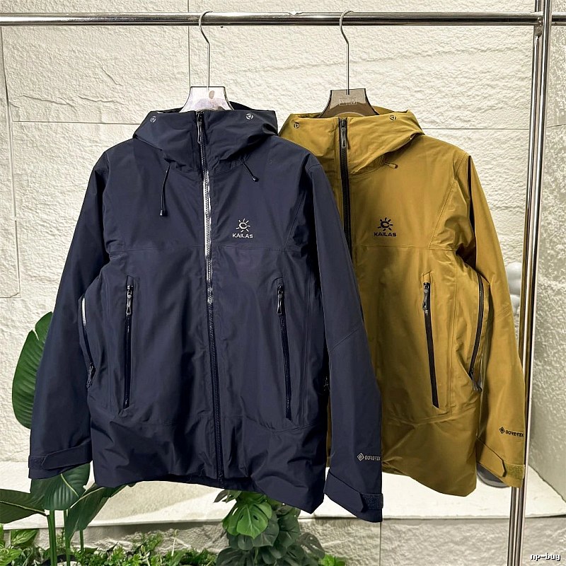Daily Outerwear Arc'teryx Hooded Shell Jacket with Navy Finish