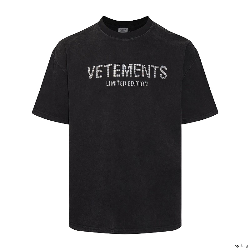Logo Detail Statement graphic T-shirt Black Colorful Lucky with Relaxed Feel