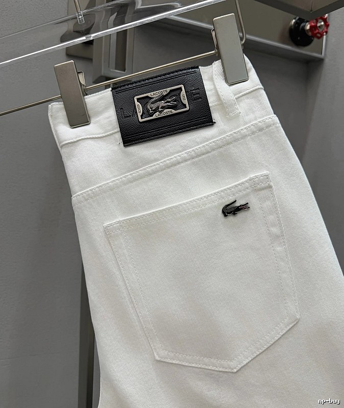 Logo Jeans with green crocodile emblem and clean back pocket - Lacoste Weekend Edit