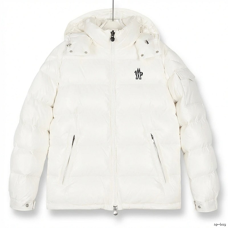 Moncler's classic and simple style white down jacket