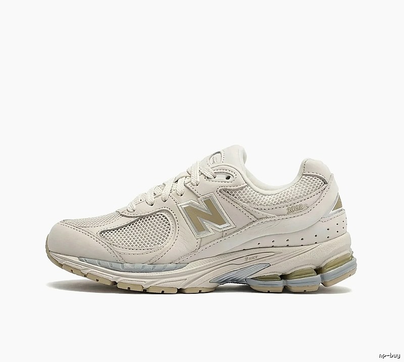 New Balance retro-style off-white sports shoes