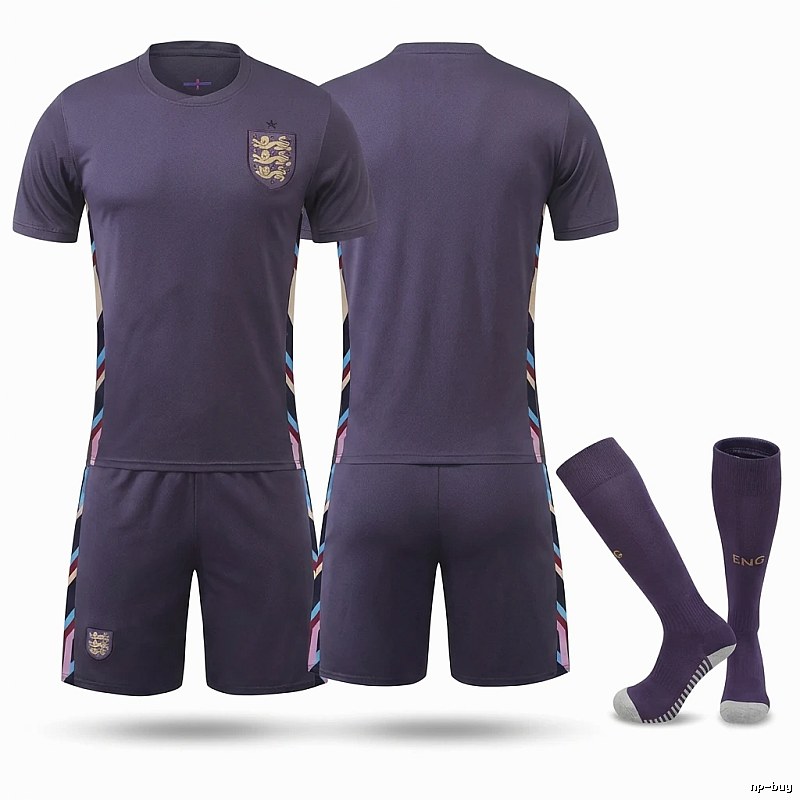 The purple jersey of the England series with a trendy style.
